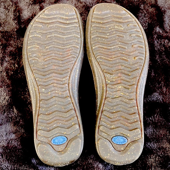 UGG flip flop sandals sz 10 excellent condition - Picture 3 of 4